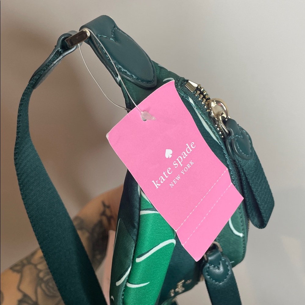 SOLD Kate Spade | Chelsea Green Monstera Leaf Fanny Pack Bag NWT - Picture 4 of 6